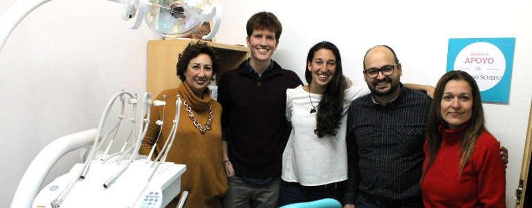 De izquierda a derecha: María Dolores Ruiz (Responsable Marketing Corporativo HS), Manuel de Feo (Responsable del proyecto de clínica), Paola Garih (Responsable del proyecto de clínica), David González (Coordinador del programa de odontología Zerca y Lejos), Nuria Lorenzo (Directora Recursos Humanos HS).