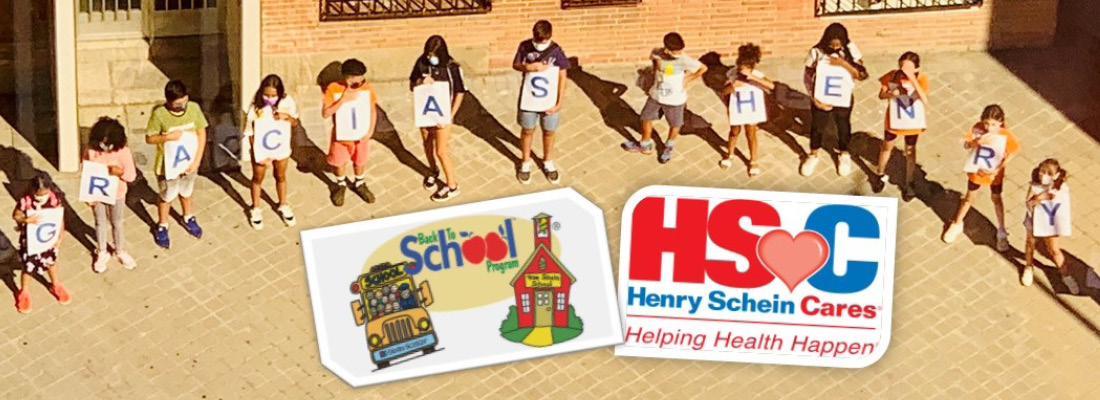 Alumnos beneficiados del programa Back to school dando las gracias a Henry Schein