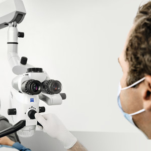 Microscopio dental Extaro 300 Zeiss: El control de modos permite activar todos los modos visuales en una misma interfaz
