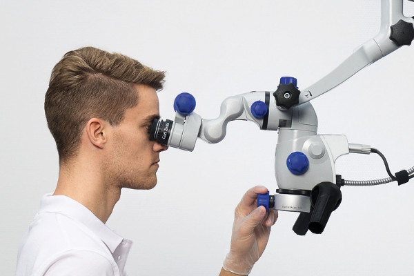 Microscopio dental OPMI Pico MORA Zeiss: Empuñadura comfort