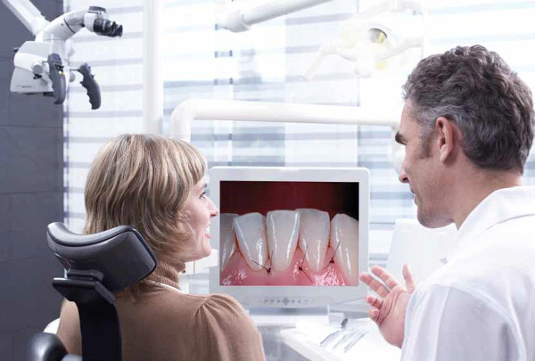 Microscopio dental EXTARO 300 Zeiss: Más Comunicación para mejorar la actitud del paciente