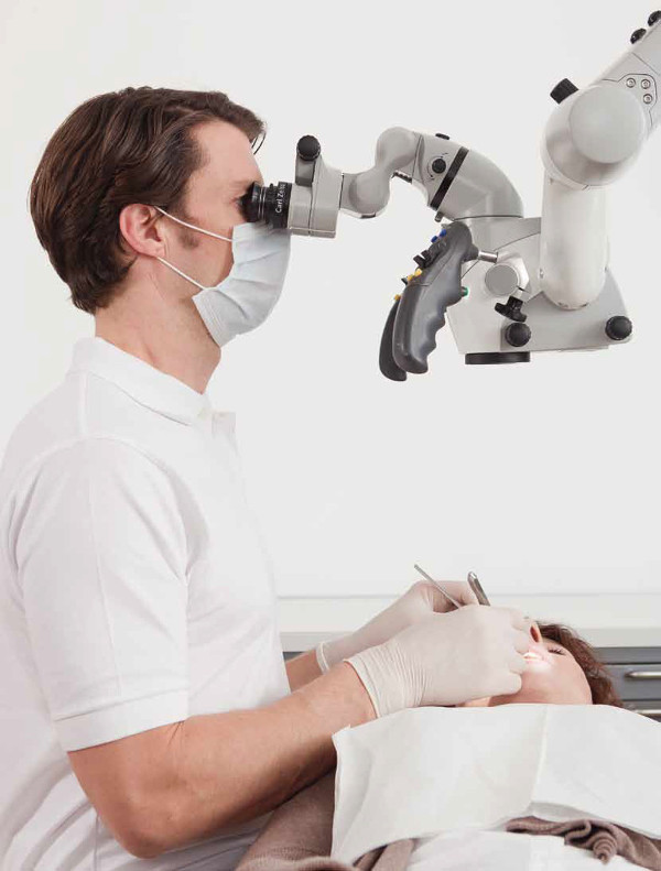 Microscopio dental OPMI Pico MORA Zeiss: postura de trabajo recta y más cómoda