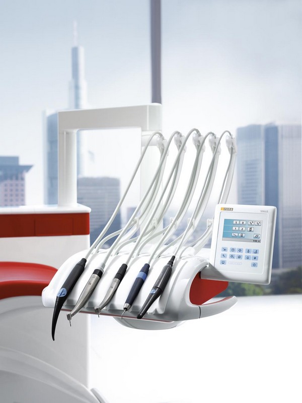 Sillón dental SINIUS CS: El diseño con brazo colibrí